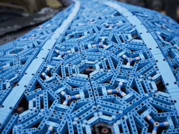 Bugatti Chiron z klock&oacute;w LEGO w skali 1:1